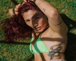 She is a tattoo freak and has several tattoos on her different body parts.